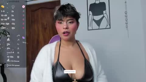 Luna online show from November 2025 11:40:02 PM