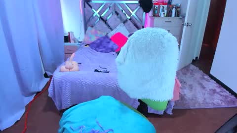 luna_analya online show from November 2025 04:49:02 PM