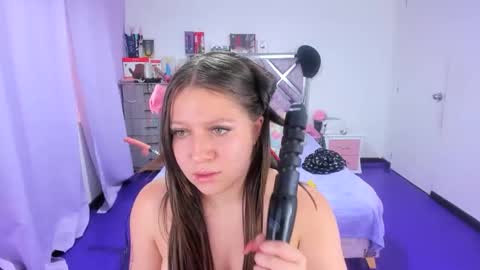 luna_analya online show from January 2026 06:01:01 PM