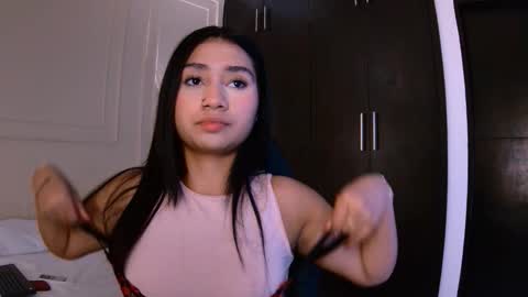 Snapshot of luna_and_banji chatting on November 2025 01:04:02 PM luna and banji online show from November 2025 01:04:02 PM