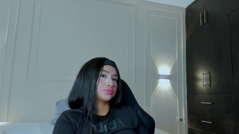 Snapshot of luna_and_banji chatting on February 2026 03:32:02 AM luna and banji online show from February 2026 03:32:02 AM