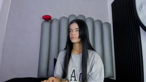 luna_bella_23 online show from April 2026 03:18:02 AM