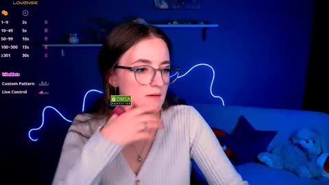 luna_berryy online show from February 2025 08:40:01 PM