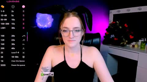 luna_berryy online show from February 2025 11:43:01 PM