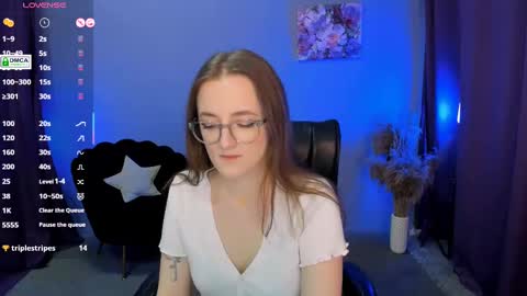 luna_berryy online show from February 2025 08:20:02 PM