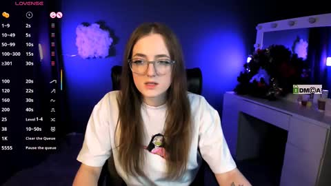 luna_berryy online show from February 2025 08:25:01 PM