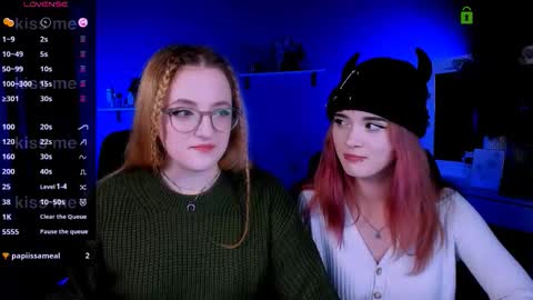 luna_berryy online show from October 2025 07:22:02 PM