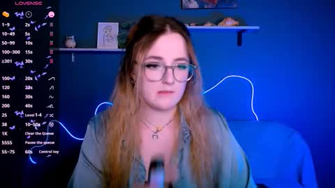 luna_berryy online show from October 2025 07:45:02 PM