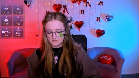 luna_berryy online show from February 2026 08:43:01 PM