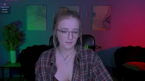 Snapshot of luna_berryy chatting on April 2026 07:55:01 PM luna_berryy online show from April 2026 07:55:01 PM