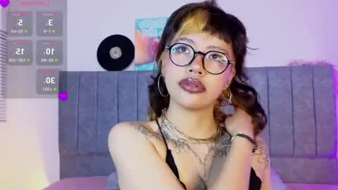 Snapshot of luna_blooms chatting on April 2026 11:39:02 AM luna_blooms online show from April 2026 11:39:02 AM