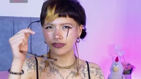 Snapshot of luna_blooms chatting on April 2026 02:07:02 PM luna_blooms online show from April 2026 02:07:02 PM