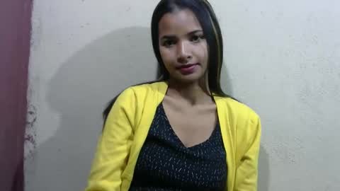 Snapshot of luna_cherry0 chatting on May 2026 04:18:02 AM Laura online show from May 2026 04:18:02 AM