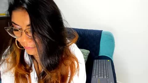 luna  online show from February 2025 05:40:02 PM