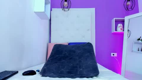 Luna online show from November 2025 08:57:01 PM