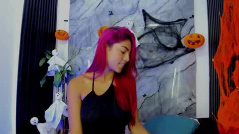 luna_ember online show from October 2025 11:57:02 AM