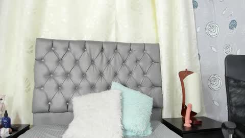 Luna Eva online show from March 2025 06:05:02 PM