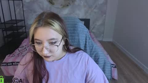 Luna Host online show from April 2026 01:44:02 AM