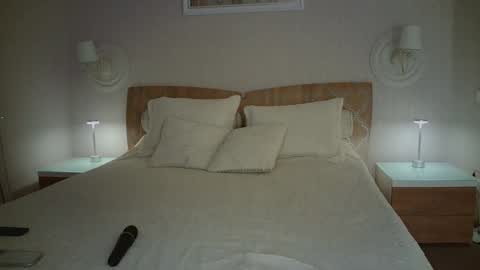 luna_hoti online show from December 2025 02:21:01 AM