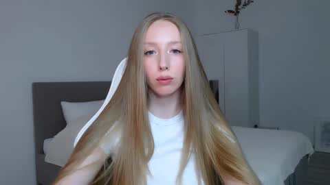 Luna online show from November 2025 07:16:01 PM