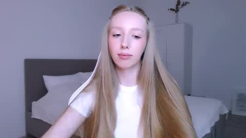 Luna online show from November 2025 08:08:01 PM