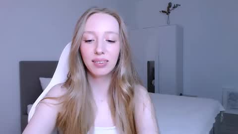 Luna online show from November 2025 08:23:02 PM