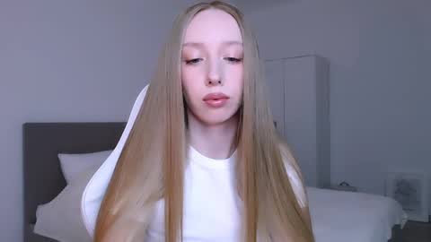 Luna online show from April 2026 09:12:02 PM