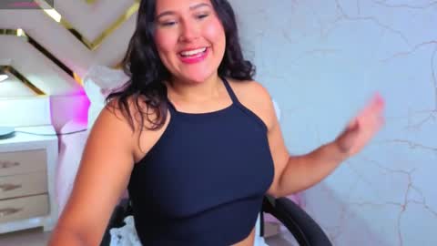 Luna  Jonez  online show from November 2025 11:10:02 AM