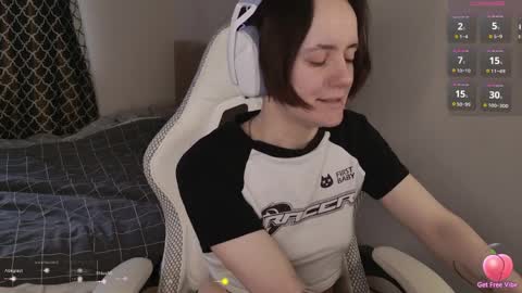 Snapshot of luna_loveeee chatting on April 2026 04:21:02 AM luna_loveeee online show from April 2026 04:21:02 AM