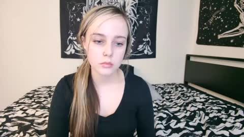 Luna online show from February 2025 10:09:02 PM