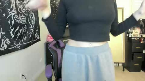 Luna online show from November 2025 12:22:01 AM