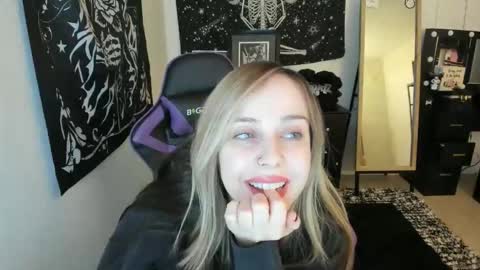 Luna online show from December 2025 05:46:01 AM