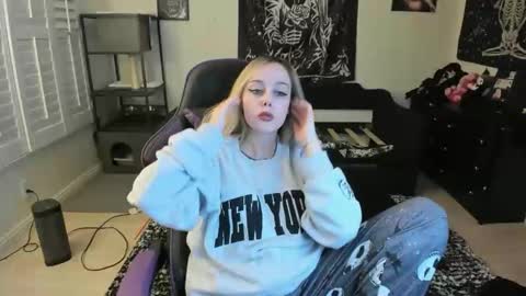 Luna online show from January 2026 03:33:01 AM