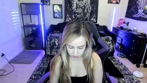 Snapshot of luna_lovelyy chatting on March 2026 10:44:01 PM Luna online show from March 2026 10:44:01 PM