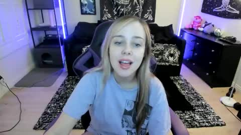 Snapshot of luna_lovelyy chatting on April 2026 07:25:01 PM Luna online show from April 2026 07:25:01 PM