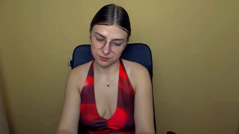 Luna online show from November 2025 10:04:02 AM