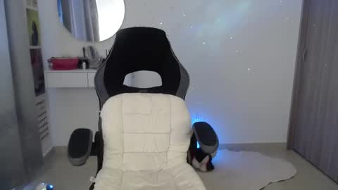 Luna online show from October 2025 06:06:01 PM