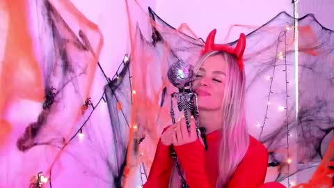 Snapshot of luna_marquez_ chatting on October 2025 10:04:01 PM Luna Marquez online show from October 2025 10:04:01 PM