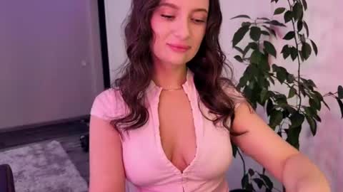 luna_raee online show from July 2026 05:22:01 AM