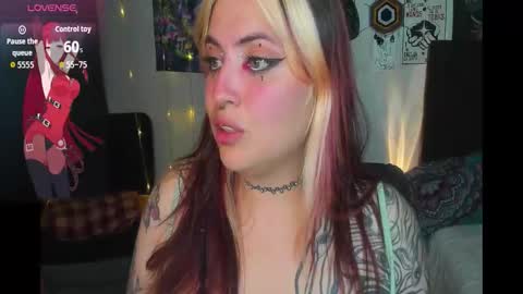 Snapshot of luna_ray420 chatting on October 2025 05:37:02 AM MISS LUNA online show from October 2025 05:37:02 AM
