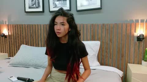 LUNA  online show from November 2025 01:55:01 PM