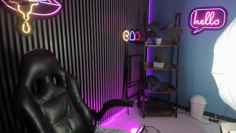 Snapshot of luna_roose1 chatting on April 2026 12:21:01 PM Luna Rosse online show from April 2026 12:21:01 PM