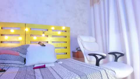 Snapshot of luna_shea chatting on November 2025 11:43:02 AM Luna online show from November 2025 11:43:02 AM