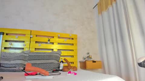 Snapshot of luna_shea chatting on December 2025 10:42:02 AM Luna online show from December 2025 10:42:02 AM