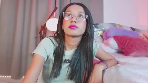 luna_valen online show from November 2025 08:18:01 PM