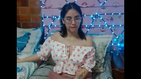 Snapshot of luna_vixxen chatting on March 2026 05:46:02 AM luna_vixxen online show from March 2026 05:46:02 AM