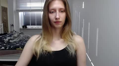 L U N A  online show from September 2025 05:29:01 AM