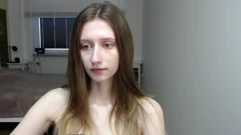 L U N A  online show from April 2026 05:27:01 AM