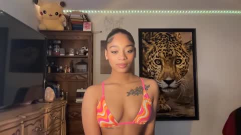 lunaa_11 online show from December 2024 09:58:02 PM