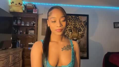 lunaa_11 online show from December 2024 04:38:01 AM